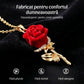 ✨ Împodobește-te cu frumusețe atemporală – Colier elegant cu pandantiv în formă de trandafir roșu – accente de cristal, finisaj auriu – ramburs 🌹