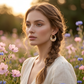✨ Cercei în formă de semilună aurii cu motiv floral: bijuterie unică – În stoc! 🌸